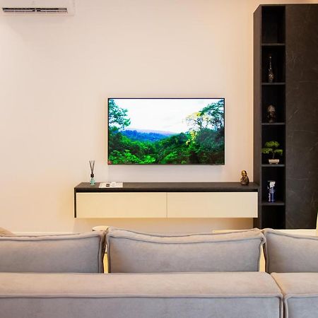 티라나 Luxury Rooftop 23 B&B 외부 사진