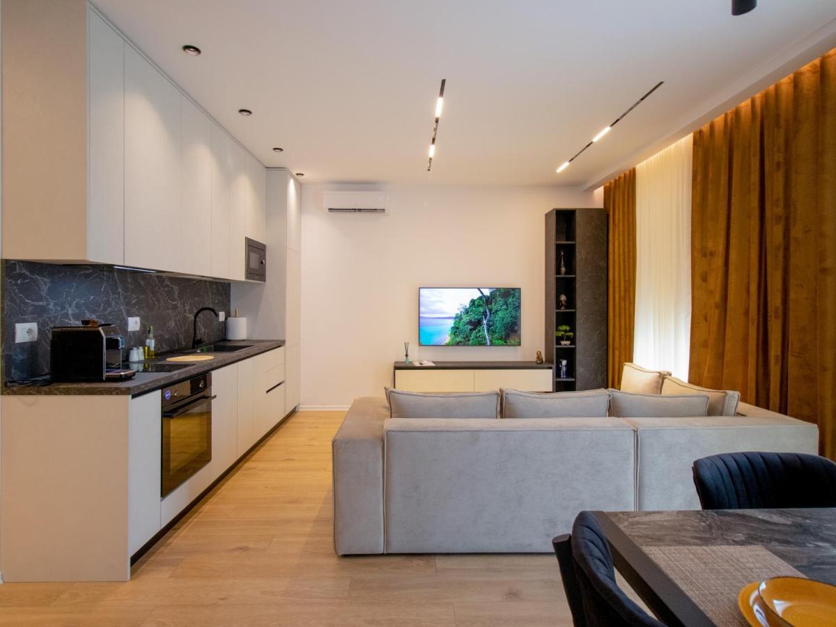 티라나 Luxury Rooftop 23 B&B 외부 사진
