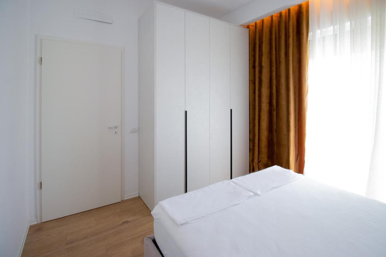 티라나 Luxury Rooftop 23 B&B 외부 사진