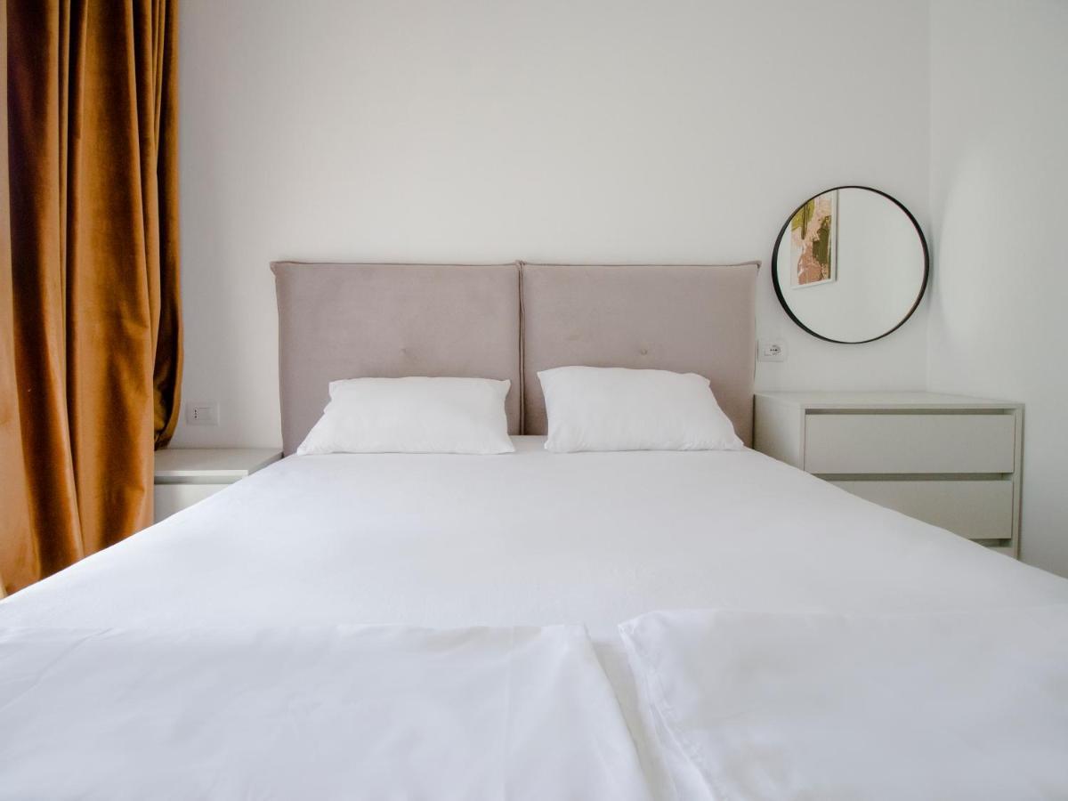 티라나 Luxury Rooftop 23 B&B 외부 사진