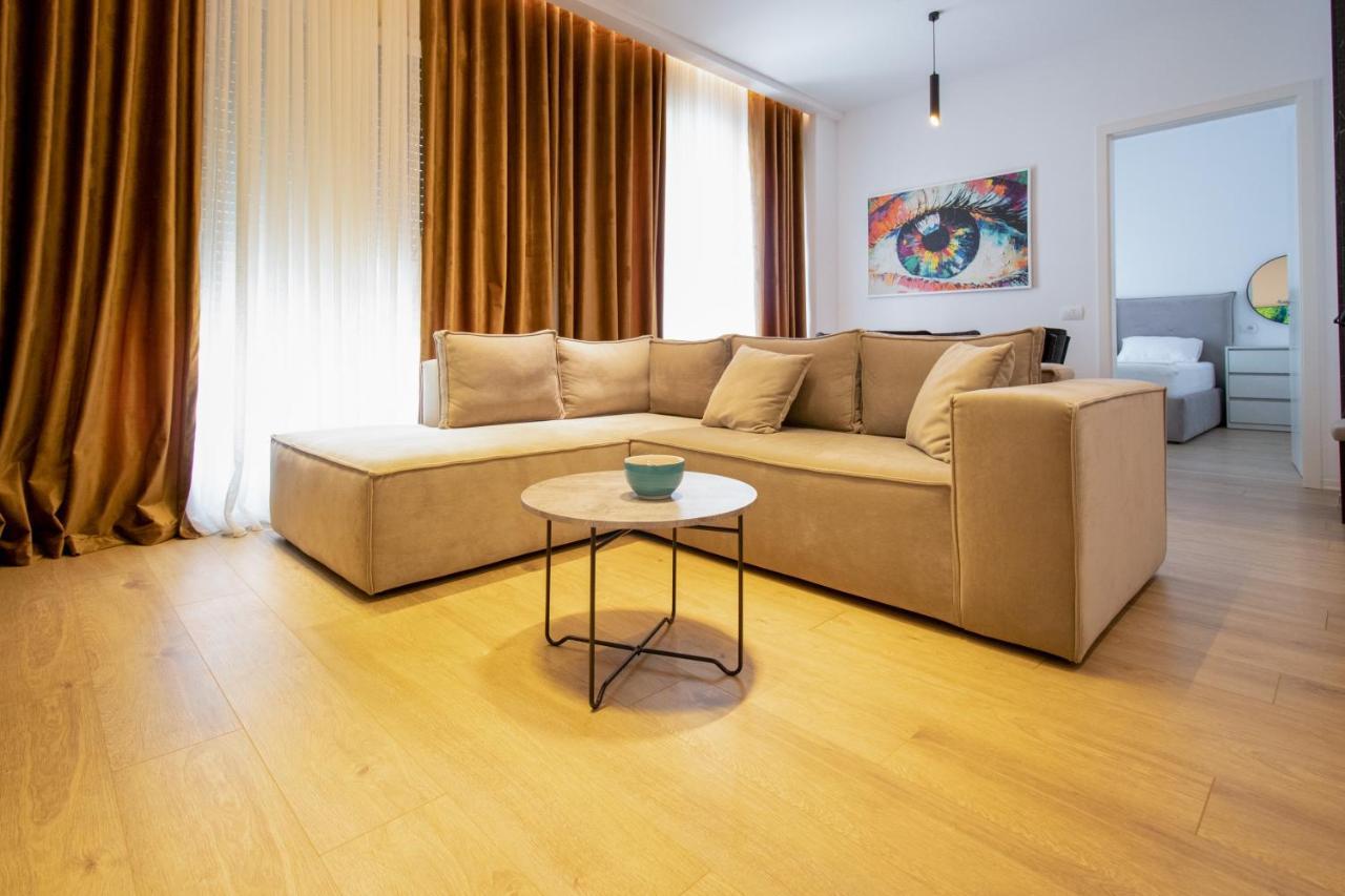 티라나 Luxury Rooftop 23 B&B 외부 사진