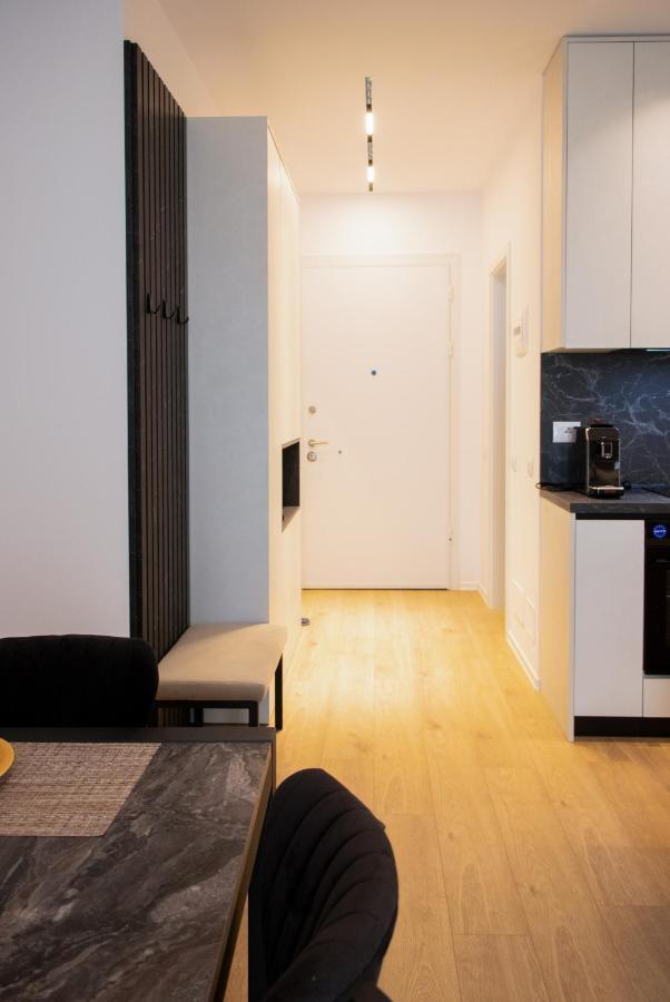 티라나 Luxury Rooftop 23 B&B 외부 사진