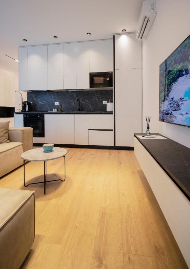티라나 Luxury Rooftop 23 B&B 외부 사진