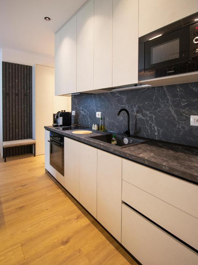 티라나 Luxury Rooftop 23 B&B 외부 사진